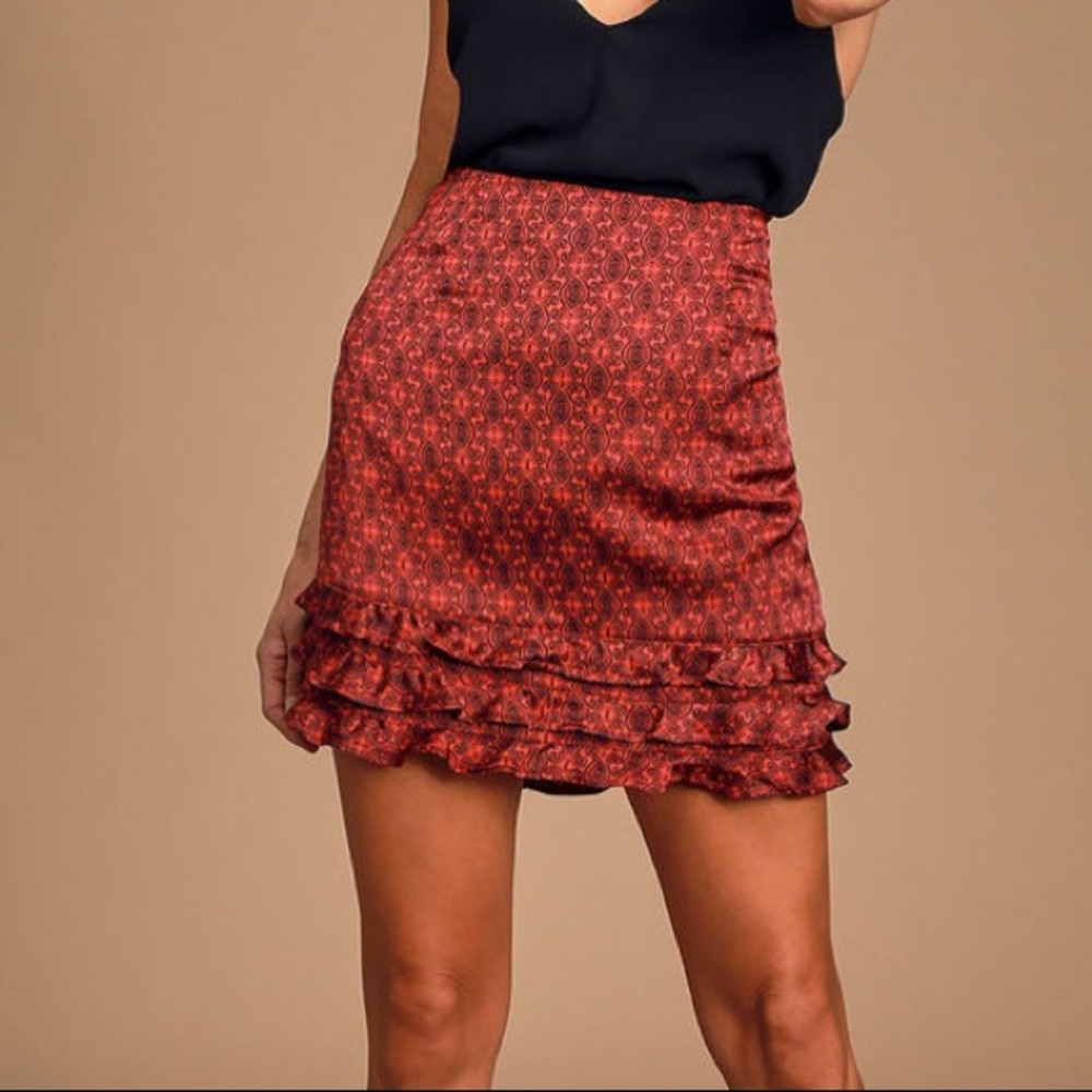 NWOT*** Lulu’s Paisley Print Satin Ruffled Skirt